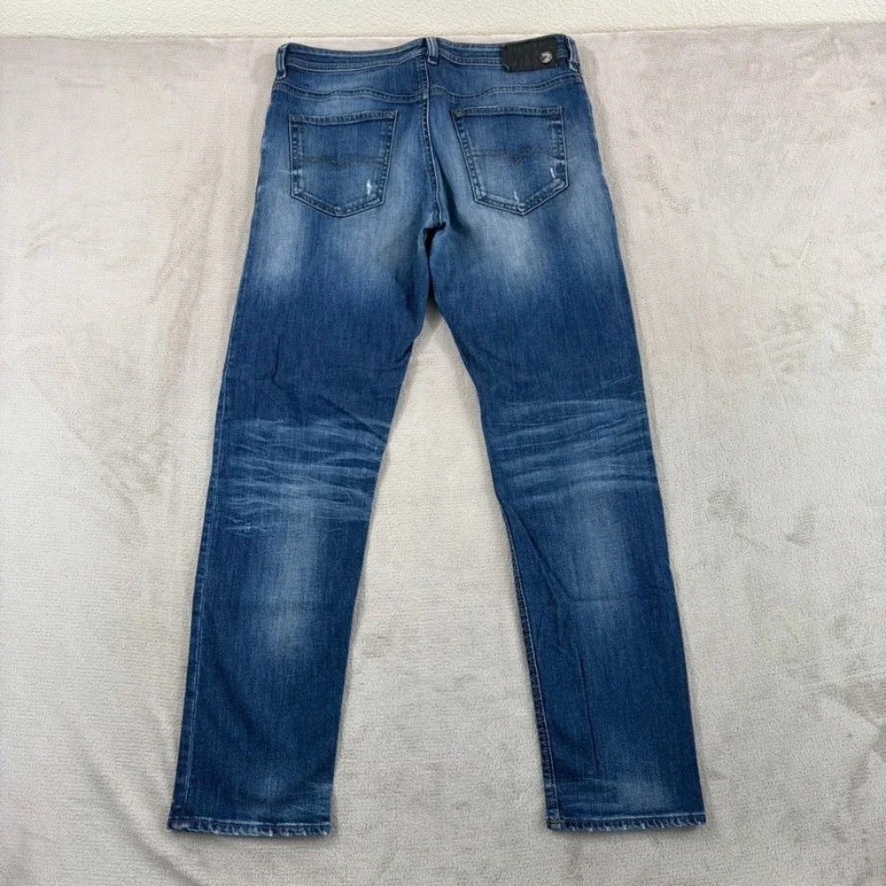Diesel Regular Slim Tapered Buster Distressed Jeans in 0833F Blue Wash Men 33x32
